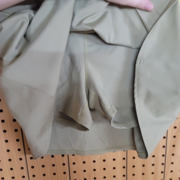 Olive Green Athletic Skort Small NWT - Picture 3 of 3